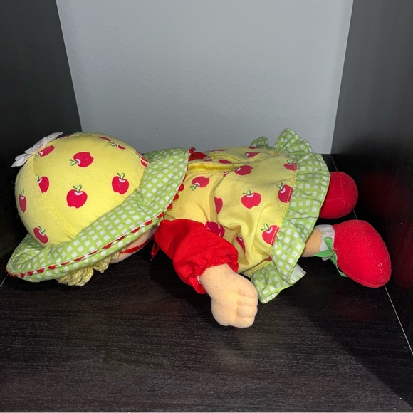 Vintage Talking Red Yellow Green 13" Strawberry Shortcake Rag Doll BAN DAI - Picture 3 of 7